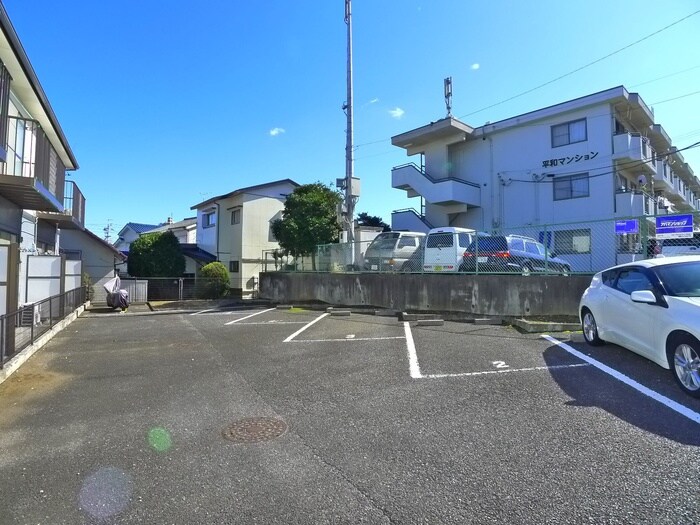 物件外観写真3　(駐車場)