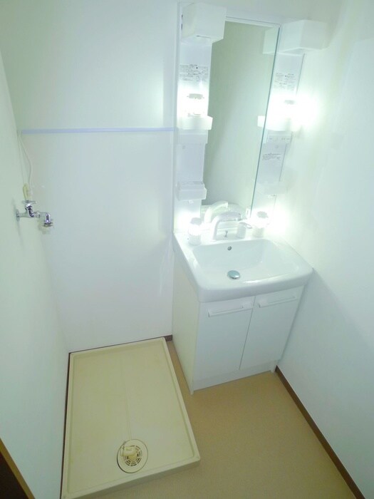 物件内観写真13　(洗濯機置場)