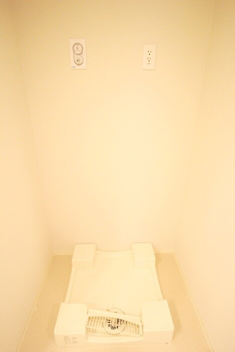 物件内観写真14　(洗濯機置場)