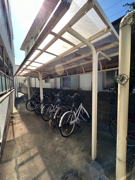 物件外観写真4　(駐輪場)