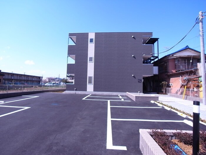 物件外観写真4　(駐車場)