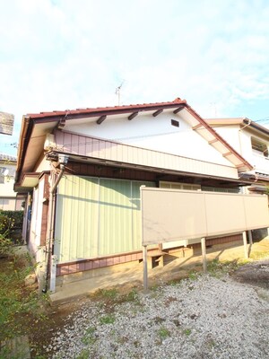瓦葺貸家外観写真