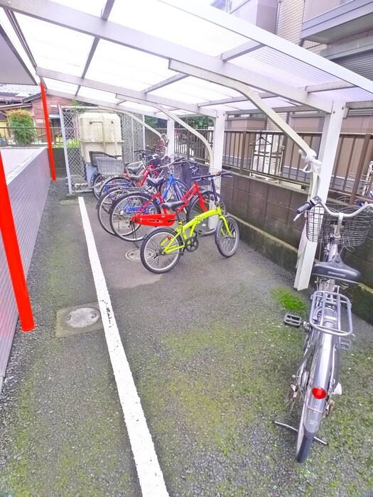 物件外観写真3　(駐輪場)