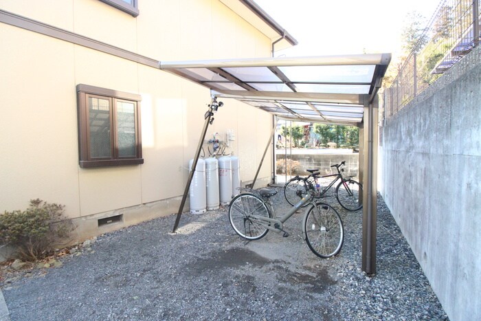物件外観写真5　(駐輪場)