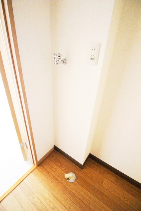 物件内観写真11　(洗濯機置場)