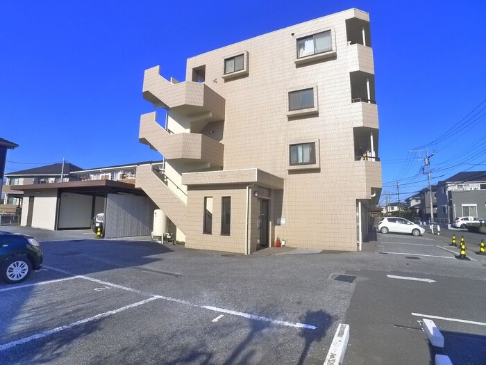 物件外観写真3　(駐車場)