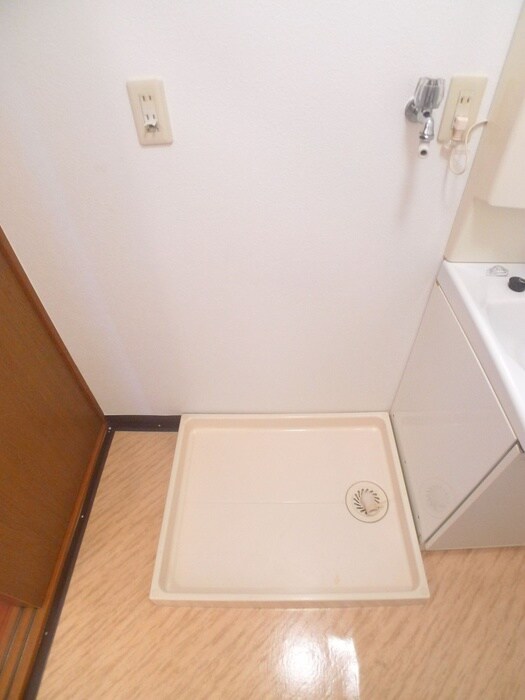 物件内観写真14　(洗濯機置場)