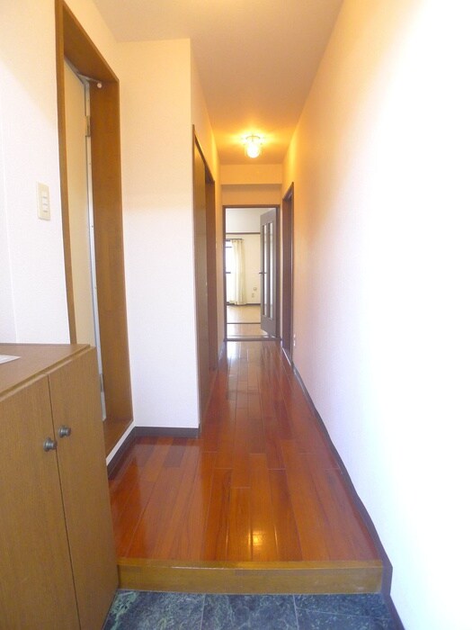 物件内観写真18　(玄関)