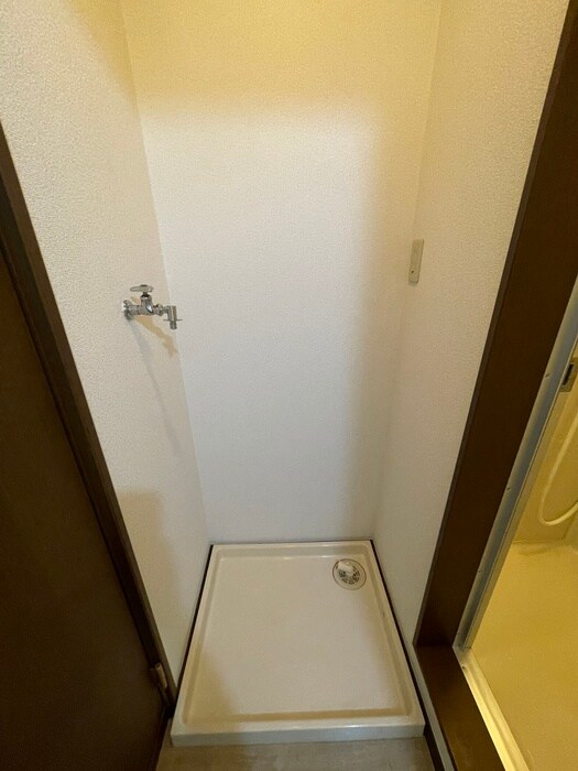 物件内観写真16　(洗濯機置場)