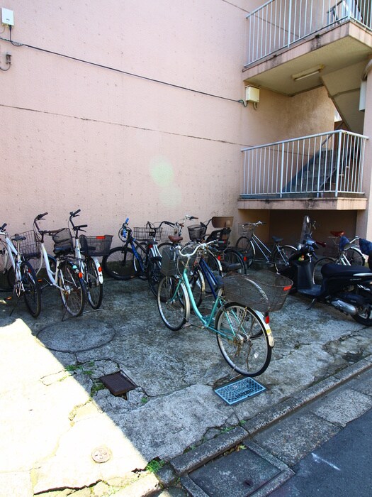 物件外観写真3　(駐輪場)