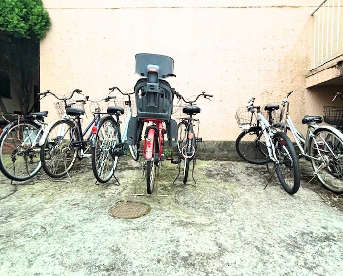 物件外観写真5　(駐輪場)