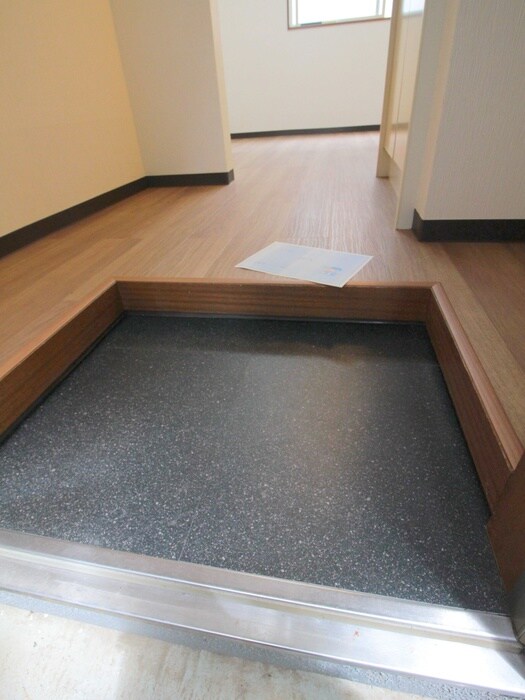 物件内観写真7　(玄関)