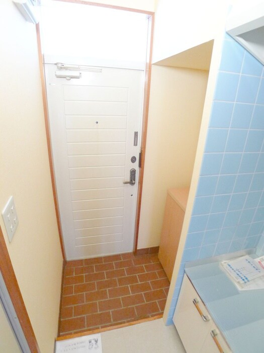 物件内観写真16　(玄関)