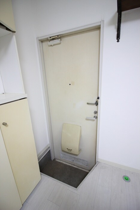 物件内観写真13　(玄関)