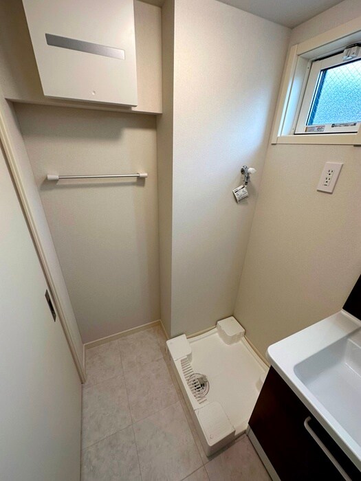 物件内観写真16　(洗濯機置場)