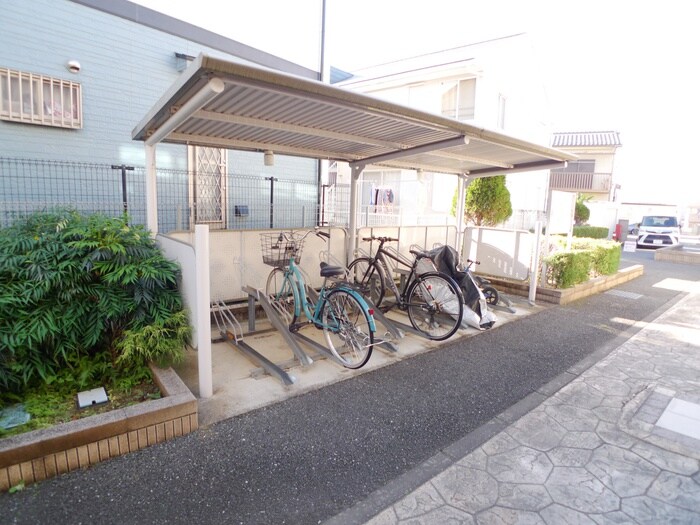 物件外観写真3　(駐輪場)