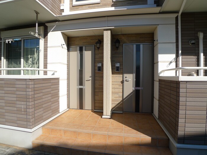 物件外観写真4　(エントランス部分)