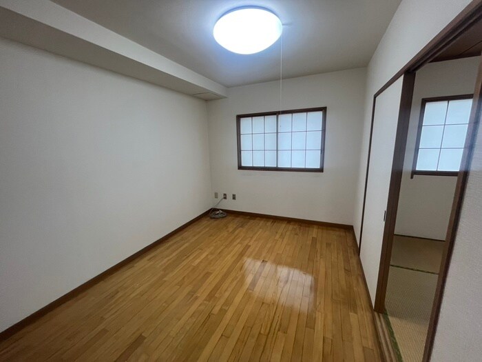 江古田第４ﾛｰﾔﾙｺｰﾎﾟ（302）の居室