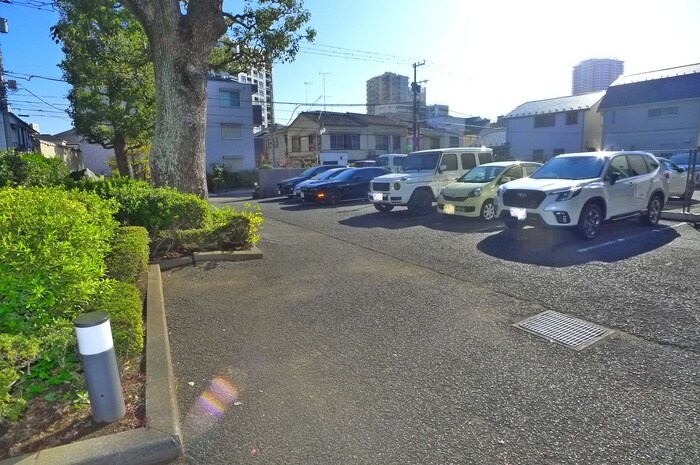 物件外観写真5　(駐車場)