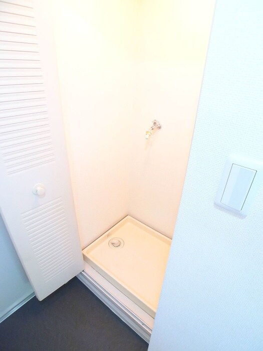 物件内観写真13　(洗濯機置場)