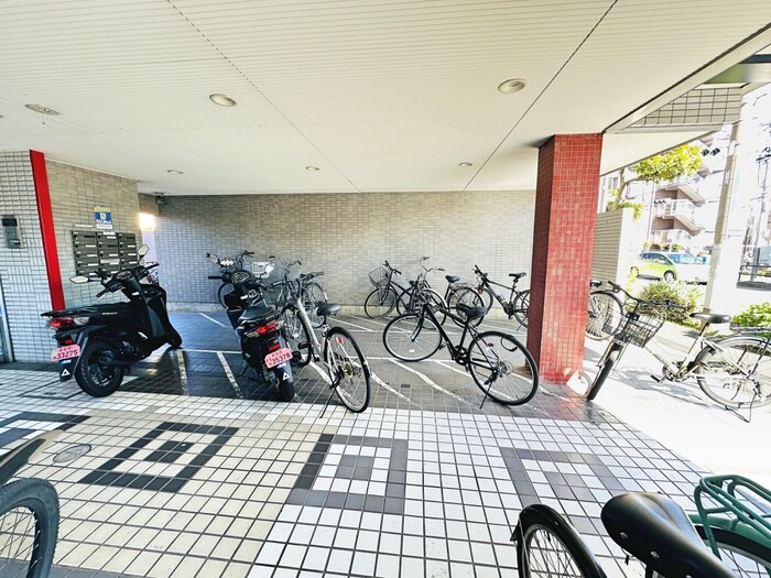 物件外観写真3　(駐輪場)