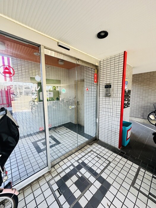 物件外観写真6　(エントランス部分)