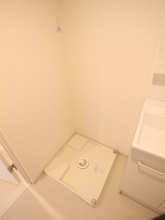 物件内観写真12　(洗濯機置場)