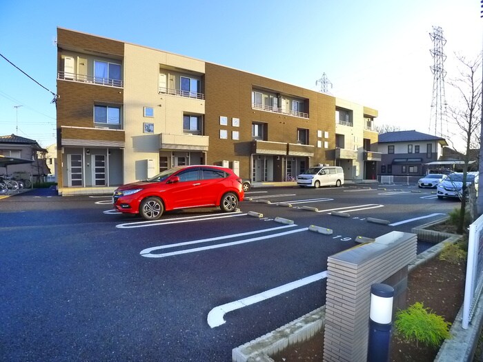 物件外観写真4　(駐車場)