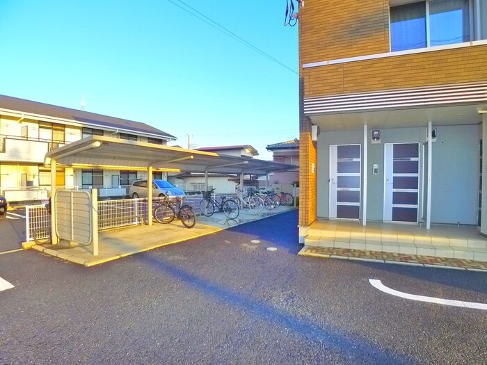 物件外観写真6　(駐輪場)