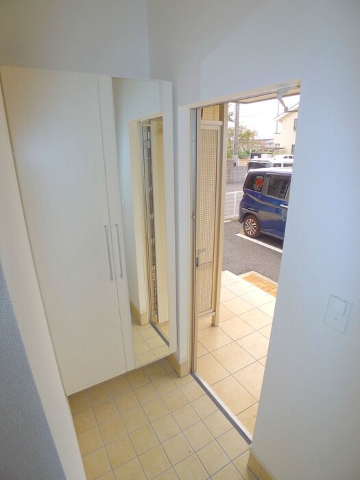 物件内観写真18　(玄関)