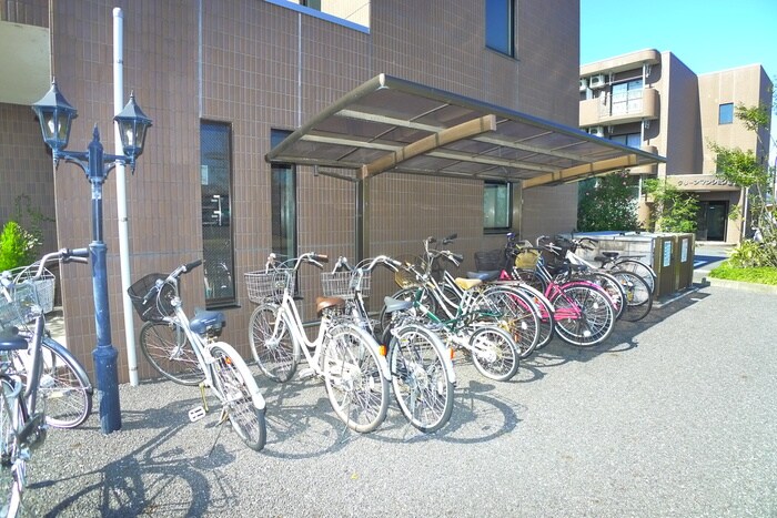 物件外観写真4　(駐輪場)