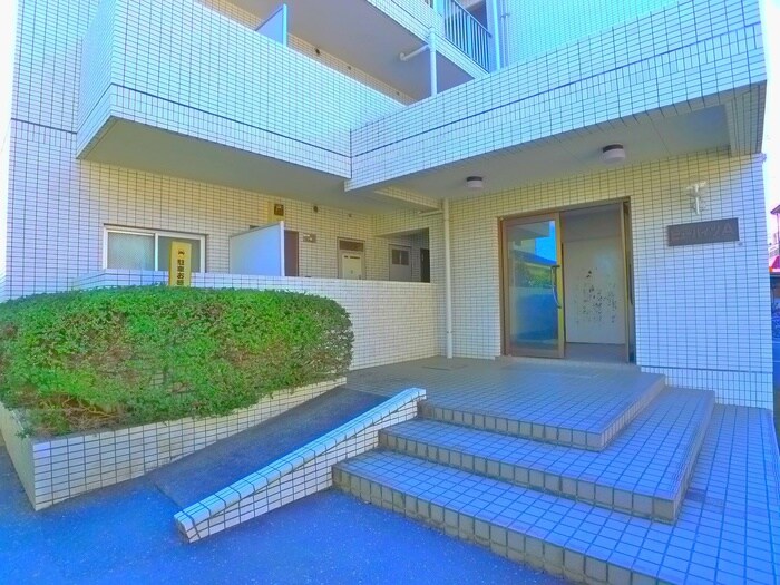 物件外観写真3　(エントランス部分)