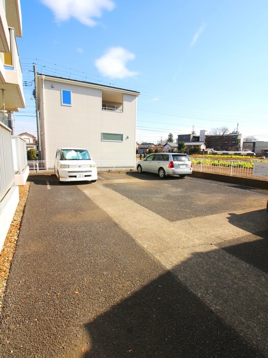 物件外観写真4　(駐車場)