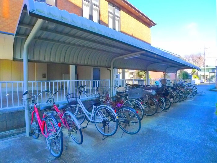 物件外観写真5　(駐輪場)