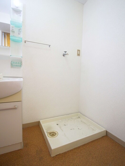 物件内観写真18　(洗濯機置場)