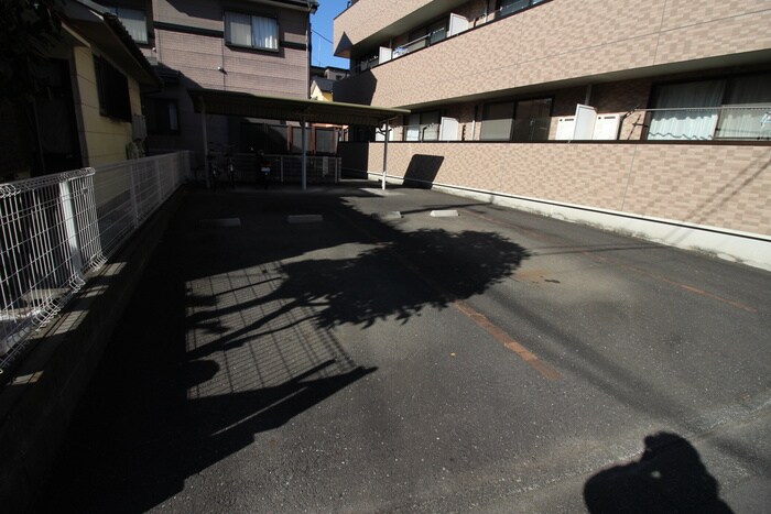 物件外観写真2　(駐車場)