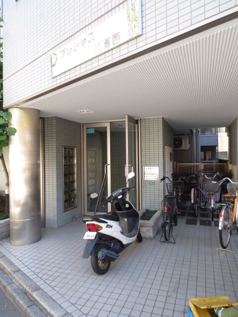 物件外観写真5　(エントランス部分)