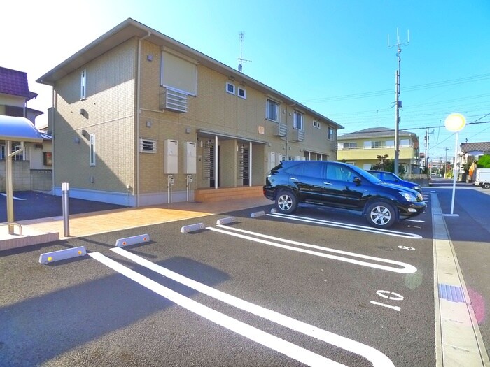 物件外観写真3　(駐車場)