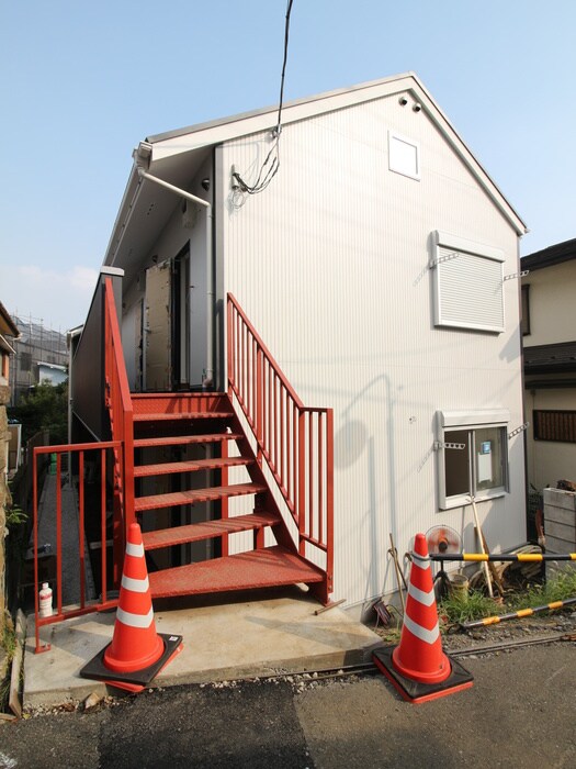 物件外観写真6　(エントランス部分)