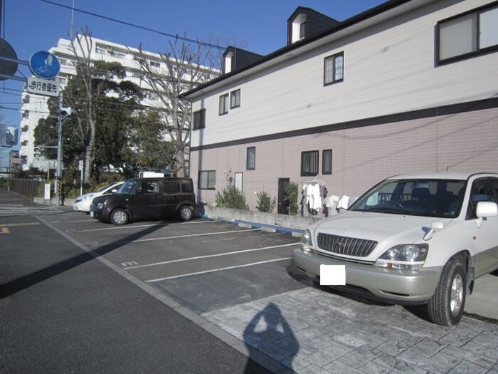 物件外観写真3　(駐車場)