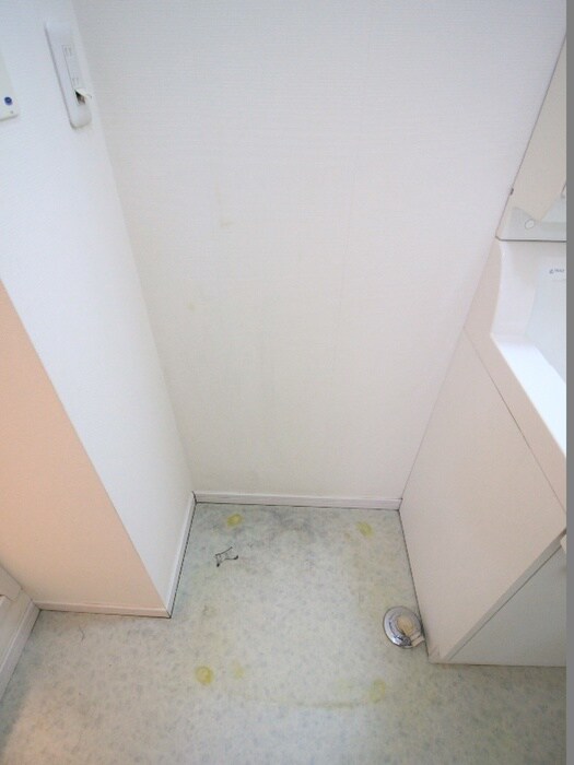 物件内観写真12　(洗濯機置場)