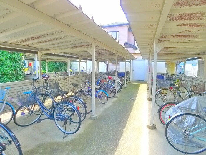 物件外観写真4　(駐輪場)