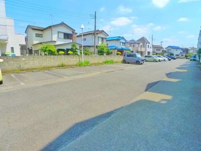 物件外観写真5　(駐車場)