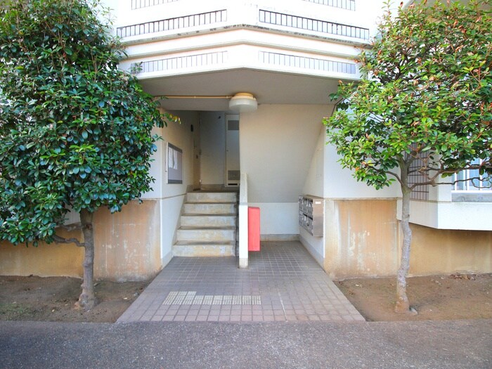 物件外観写真6　(エントランス部分)