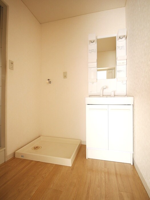 物件内観写真13　(洗濯機置場)