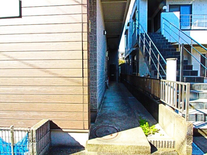 物件外観写真5　(エントランス部分)