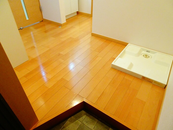 物件内観写真16　(玄関)