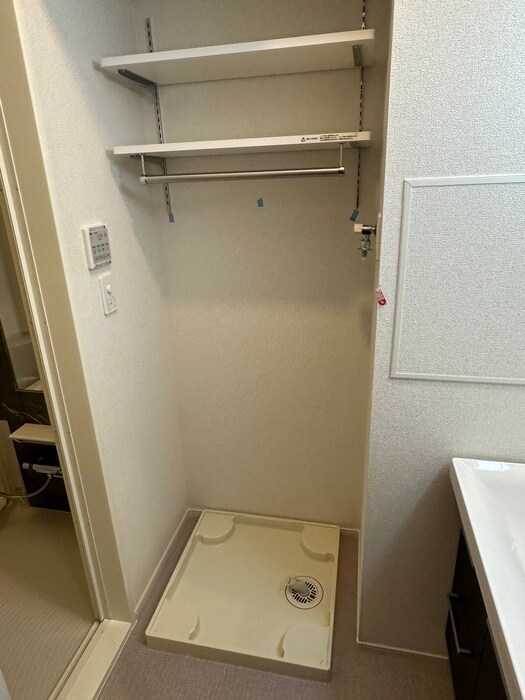 物件内観写真9　(洗濯機置場)