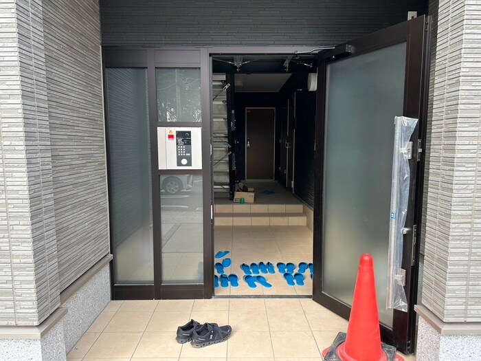 物件外観写真3　(エントランス部分)
