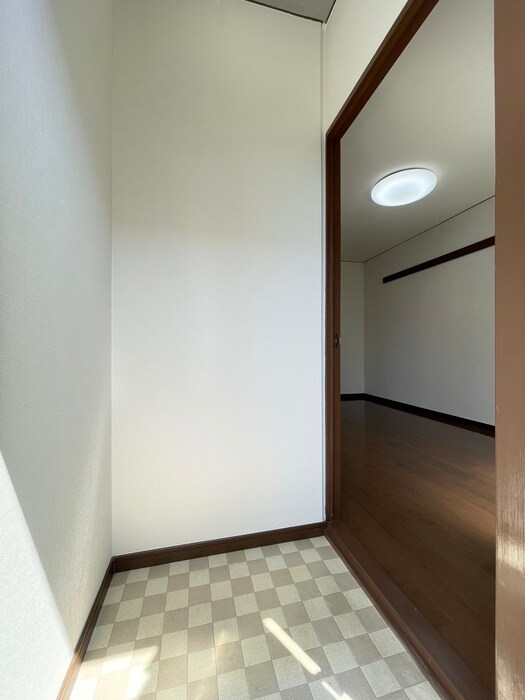 物件内観写真7　(玄関)